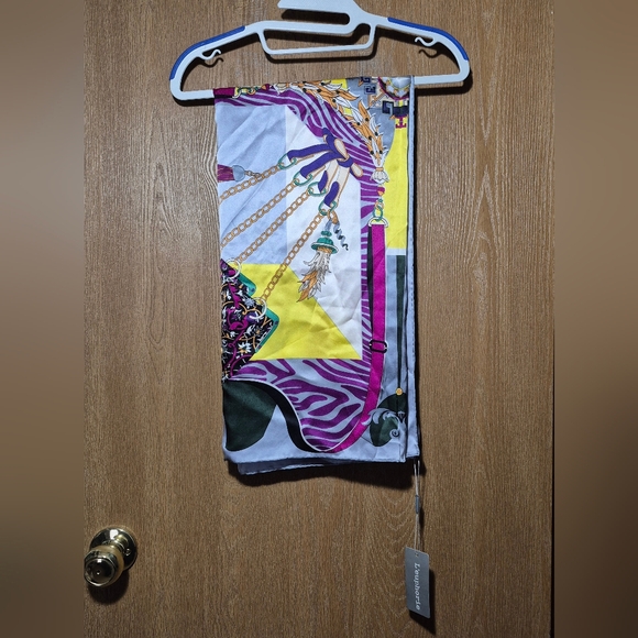 NWT L'euphorie 100% Silk Scarf 41"×42" Rare Find! - Picture 10 of 12